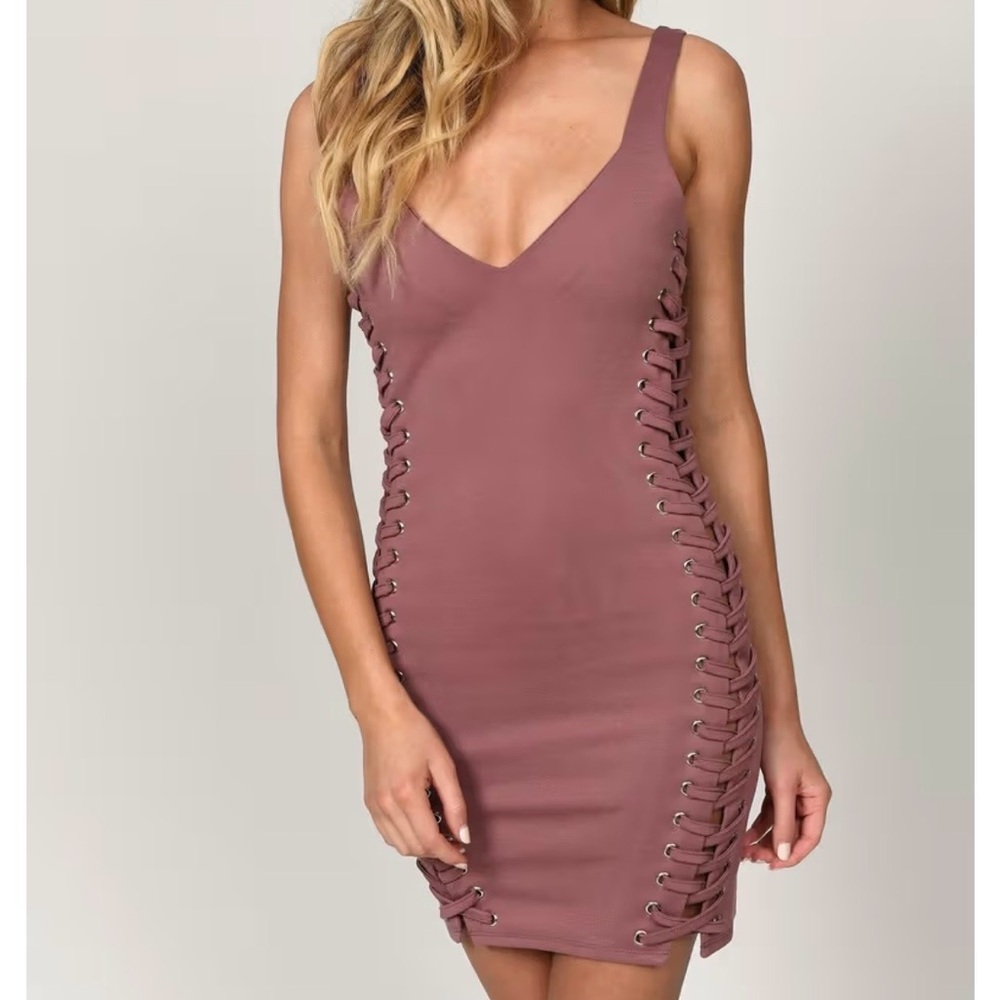 Tobi Mauve Lace-Up Bodycon Mini Dress